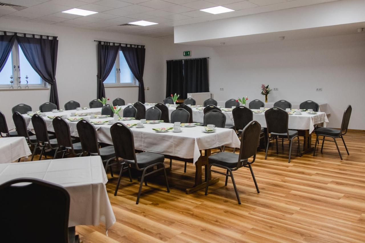 Genthin Hotel Mueller מראה חיצוני תמונה