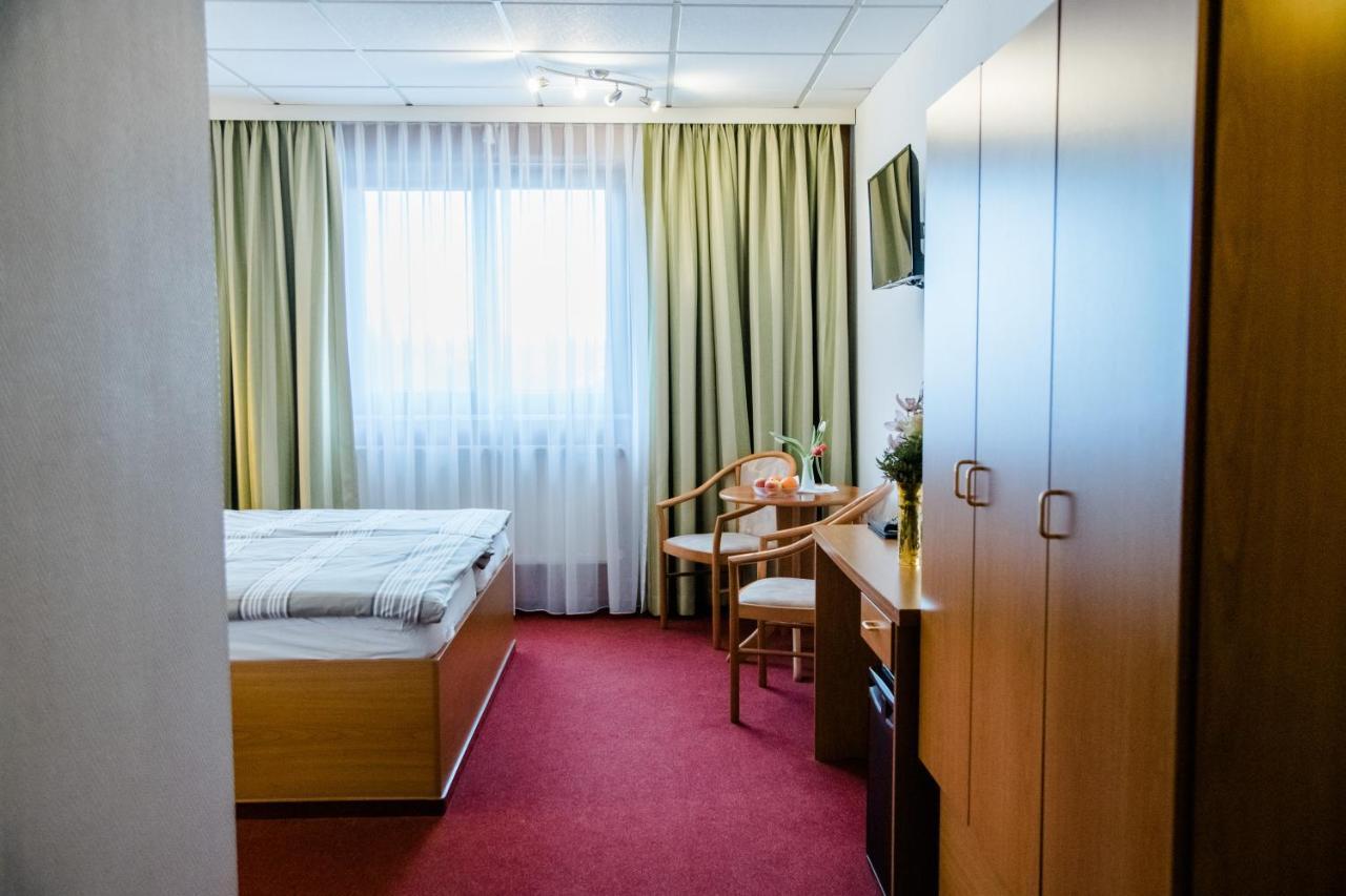 Genthin Hotel Mueller מראה חיצוני תמונה